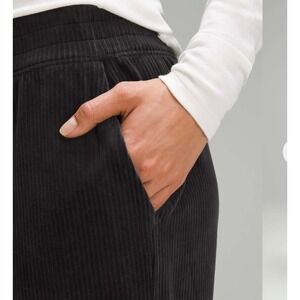 Lululemon Black‎ Scuba Wide Leg Mid- Rise Corduroy/ Velvet Pants Women's Size 6